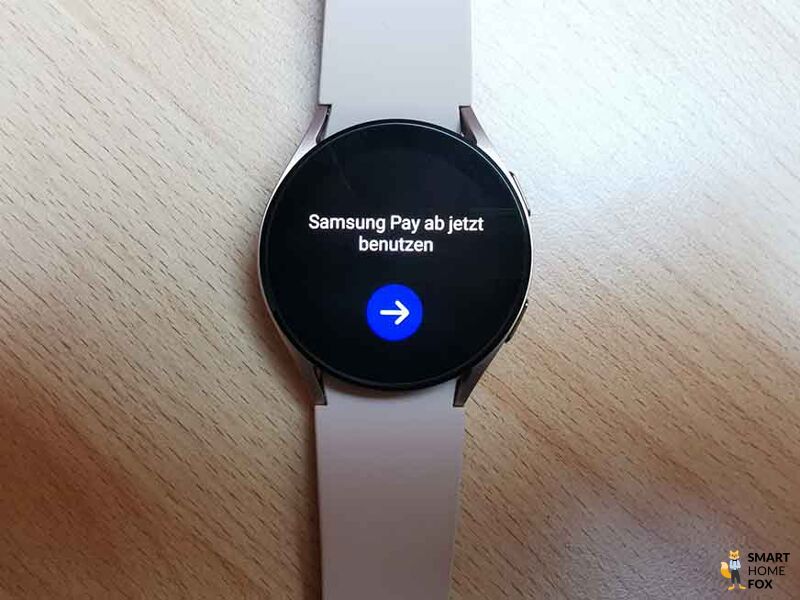 Man sieht Samsung Pay auf der Samsung Galaxy Watch 4.